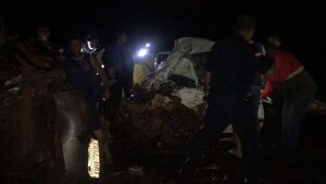 Madre e hijo mueren en violento triple choque de camionetas en Amambay