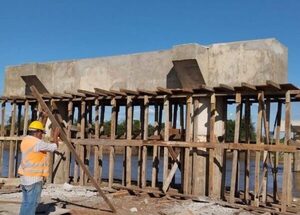 Toma forma el nuevo puente que unirá dos distritos sobre el Monday