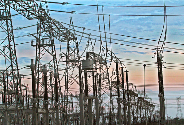El único camino para mejorar el servicio eléctrico es mayor inversión, afirma Peña - .::Agencia IP::.