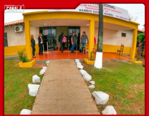 LE CLAVÓ A SU COMPAÑERA A LA SALIDA DEL COLE