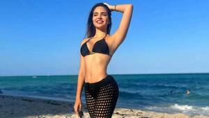 [GALERÍA] ¡Mamau! La doctora Miss mostró toda su pechochidad