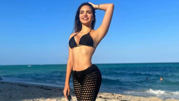 [GALERÍA] ¡Mamau! La doctora Miss mostró toda su pechochidad