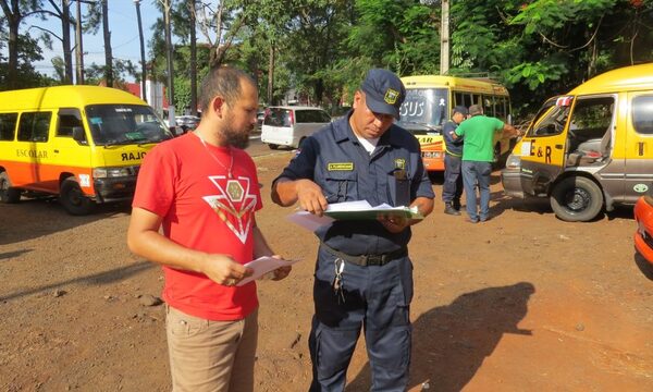 Inspeccionan transportes escolares en Franco