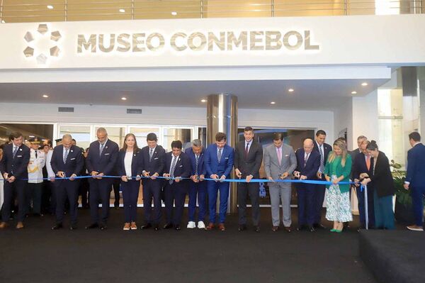Ministro César Diesel participó en el acto de reapertura del Museo Conmebol