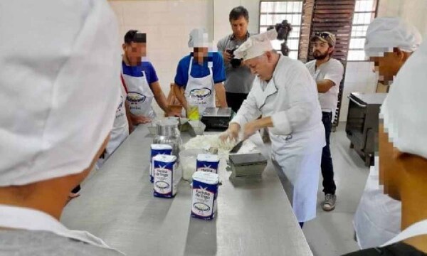 Adolescentes del Centro Educativo Itauguá aprendieron a elaborar panes y ahora harán chipa para la Semana Santa – Prensa 5
