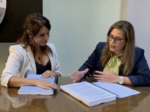 Paraguay se expone a la expulsión del Mercosur por no respetar la democracia, dice Kattya González tras reunión con parlasurianos · Radio Monumental 1080 AM