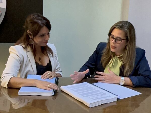 Paraguay se expone a la expulsión del Mercosur por no respetar la democracia, dice Kattya González tras reunión con parlasurianos · Radio Monumental 1080 AM