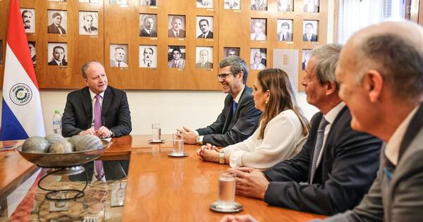 La Nación / Ministro de Economía conversó con autoridades de Citi sobre estabilidad financiera