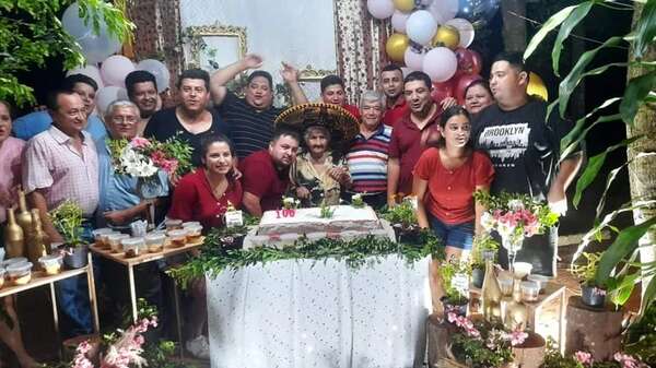 Abuela cumple 100 años y dice que el secreto de la longevidad es “llevar una vida tranquila” - Nacionales - ABC Color