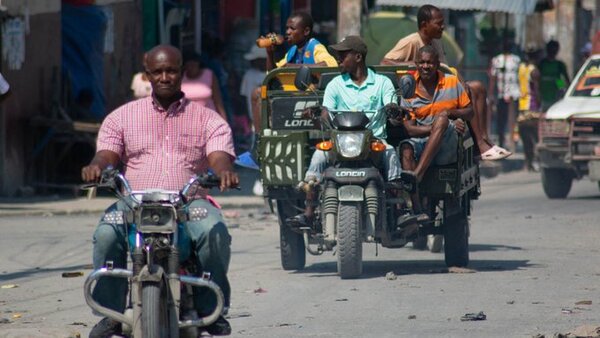 Más de 16.000 personas abandonaron la capital de Haití en una semana