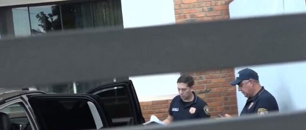 Allanaron la casa del dueño de playa de autos que supuestamente estafaba a sus clientes - La Tribuna