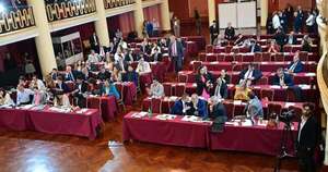La Nación / Delegados argentinos intentaron por horas cambiar la presidencia del Parlasur