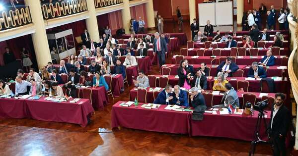 La Nación / Delegados argentinos intentaron por horas cambiar la presidencia del Parlasur