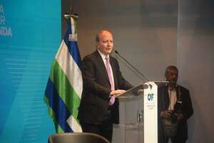 Ministro afirma que “trabajan” en APP del aeropuerto, tren de cercanía y ruta PY01 - Economía - ABC Color