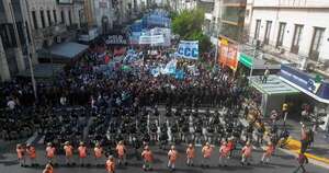 La Nación / Milei cumple 100 días de gobierno entre críticas y protestas populares