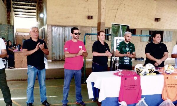 Entregan indumentarias y pelotas en cárcel de menores