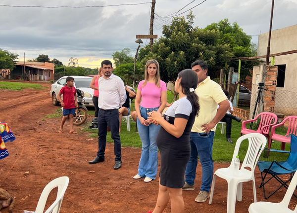 Diputada Roya Torres aumenta actividades para acallar las críticas por su hijo “asesor” - La Clave