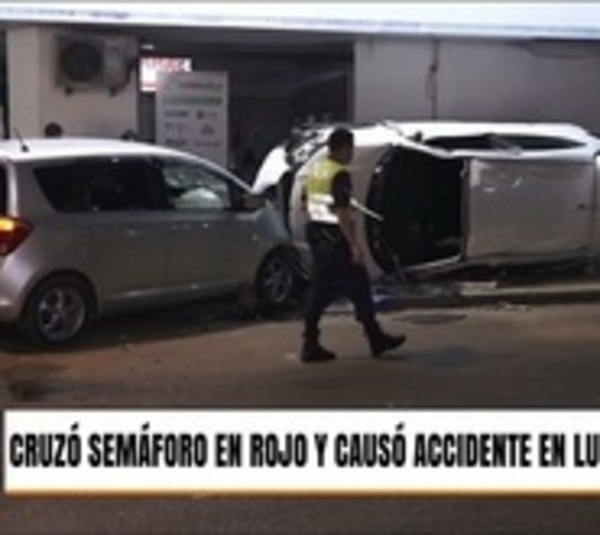 Ignoró una luz roja y provocó aparatoso accidente en Luque - Paraguay.com