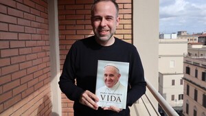 Papa Francisco recuerda la dictadura argentina como "algo diabólico" en su autobiografía
