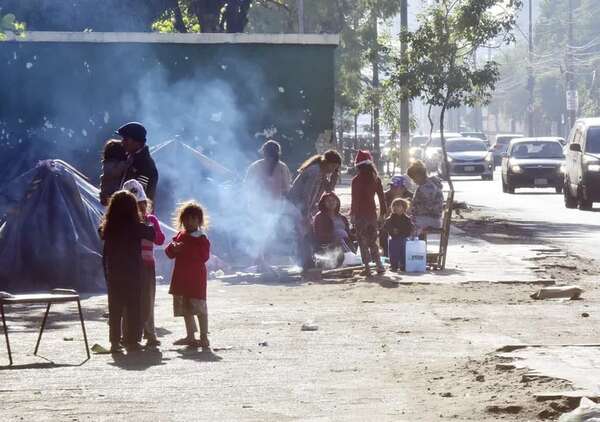 Indígenas permanecen frente al Indi en terribles condiciones - Nacionales - ABC Color