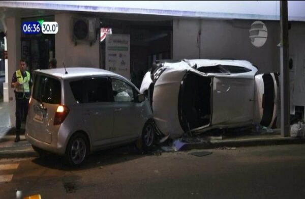 Cruzó el semáforo en rojo y provocó un accidente en Luque | Telefuturo