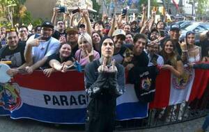 ¡Atendé el pintoresco hallazgo del baterista de Blink-182 en la pieza de su hotel en Paraguay!