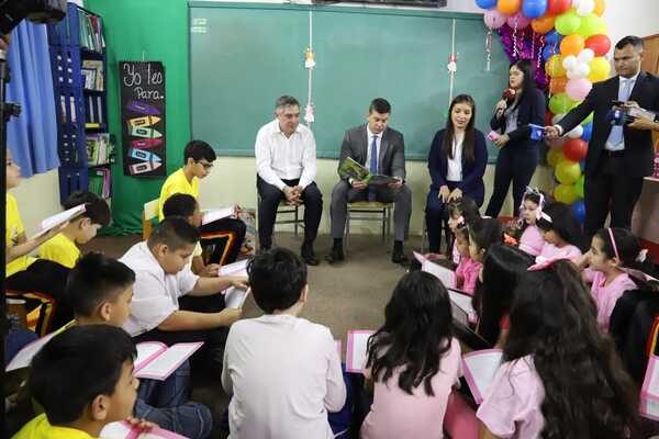 Programa “Ñe'ẽry”: Presidente pide que la educación sea asumida por todos como una prioridad - .::Agencia IP::.