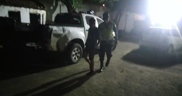 Vecinos redujeron a golpes a un moto asaltante tras sacar el celular a una mujer - Megacadena - Diario Digital