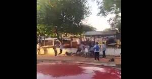 [VIDEO] Estudiantes se trenzaron a golpes en plena calle