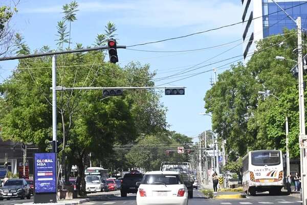 Asunción enciende nuevos semáforos y varios tendrán cámaras - Nacionales - ABC Color