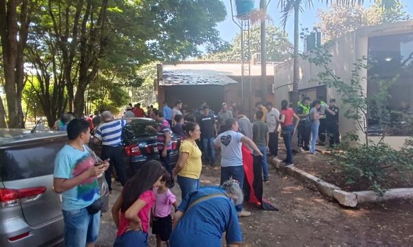 Ciudadanos rodean la Junta de Minga y postergan negociado de concejales con vertedero
