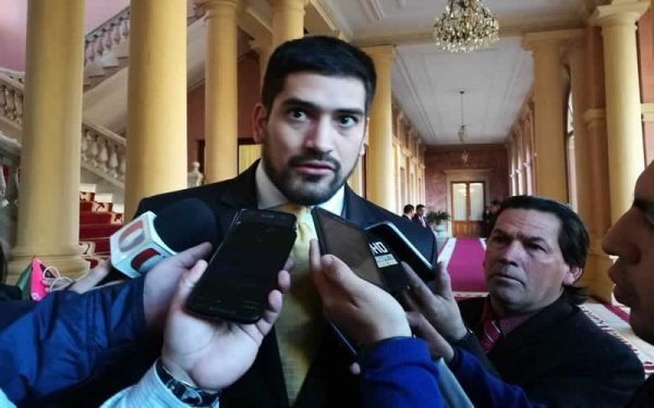 Diputados recomiendan en mayoría rechazar desafuero de Espínola