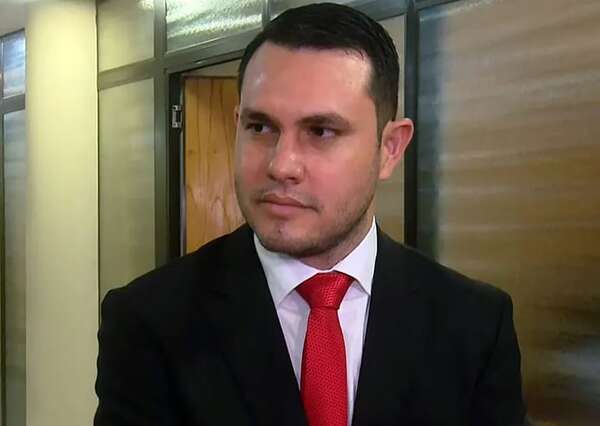 Supuesto título falso: Hernán Rivas fue convocado para imposición de medidas - Policiales - ABC Color