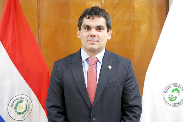 Director jurídico del IPS justifica asesores externos ante inoperancia de plantel - Portal Digital Cáritas Universidad Católica