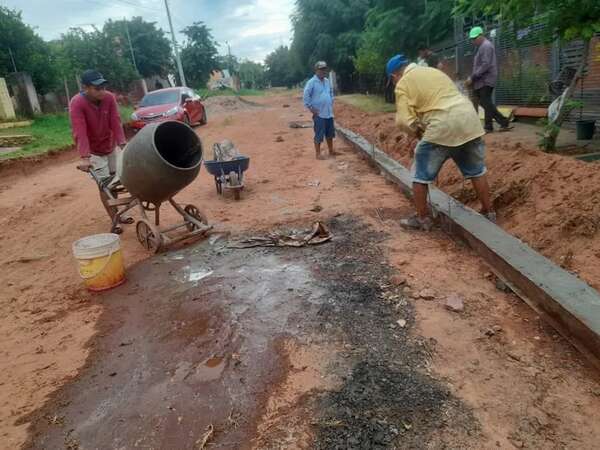 Mejoran calles en un asentamiento de Santaní con el apoyo del sector privado y la Municipalidad - Nacionales - ABC Color