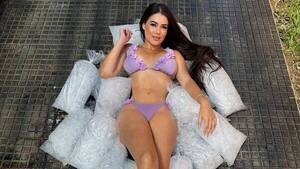 ¡Con este calorazo, así se refrescó Laurys Dyva!