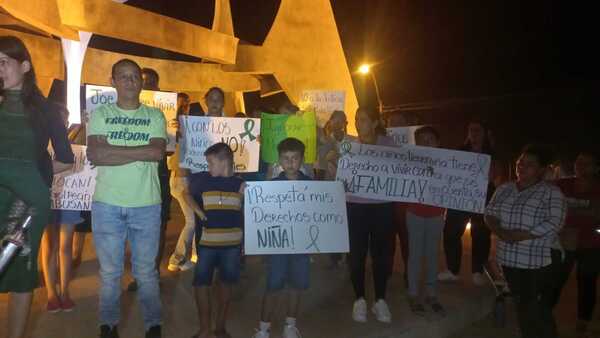 Niña maltratada por su madre solicita vivir con su padre