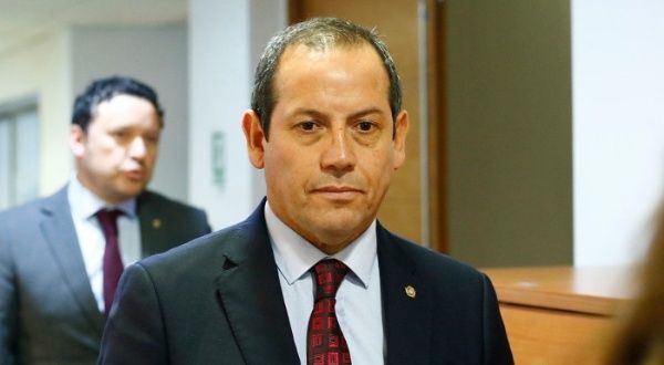 Justicia de Chile dicta prisión preventiva contra exdirector de la Policía de Investigaciones