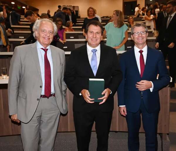 Presentan libro de José A. Moreno Rodríguez en el BCP - Sociales - ABC Color