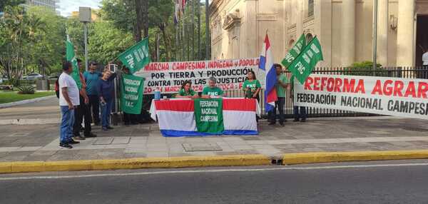 Campesinos se concentran desde hoy para su trigésima marcha - Megacadena - Diario Digital
