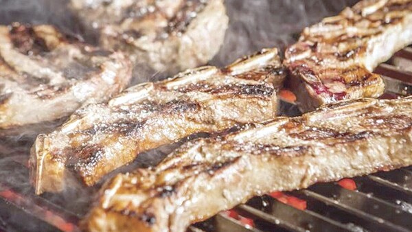 Asado con mandioca mandó al hospital a 60 personas