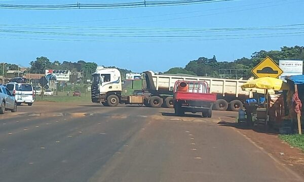Camiones con carga pesada evaden báscula y destruyen camino en el Km 14 Minga Guazú – Diario TNPRESS