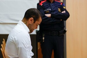 Versus / Dani Alves, condenado por violación, deja la cárcel bajo fianza
