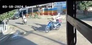 Chocó a una motoca y rajó