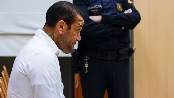 España: Dani Alves paga millonaria fianza y consigue libertad provisional - Unicanal