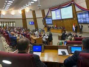 Cámara de Diputados trata el proyecto Hambre Cero entre protestas de universitarios · Radio Monumental 1080 AM