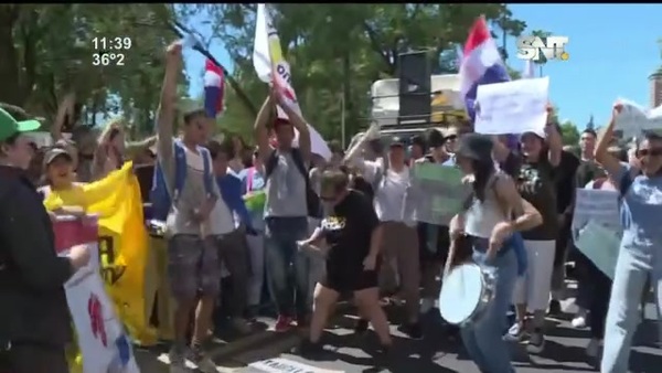 Paro y protestas en la UNA - SNT