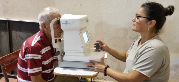 Pobladores de distritos de Ñeembucú recibieron atención oftalmológica con provisión de anteojos - .::Agencia IP::.
