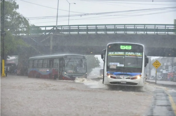 Meteorología alerta sobre tormentas y vientos de más de 100km/h