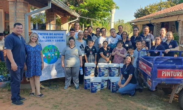 Pinturería 12 de junio dona 200 litros al Centro de Apoyo a la Educación Inclusiva y Social